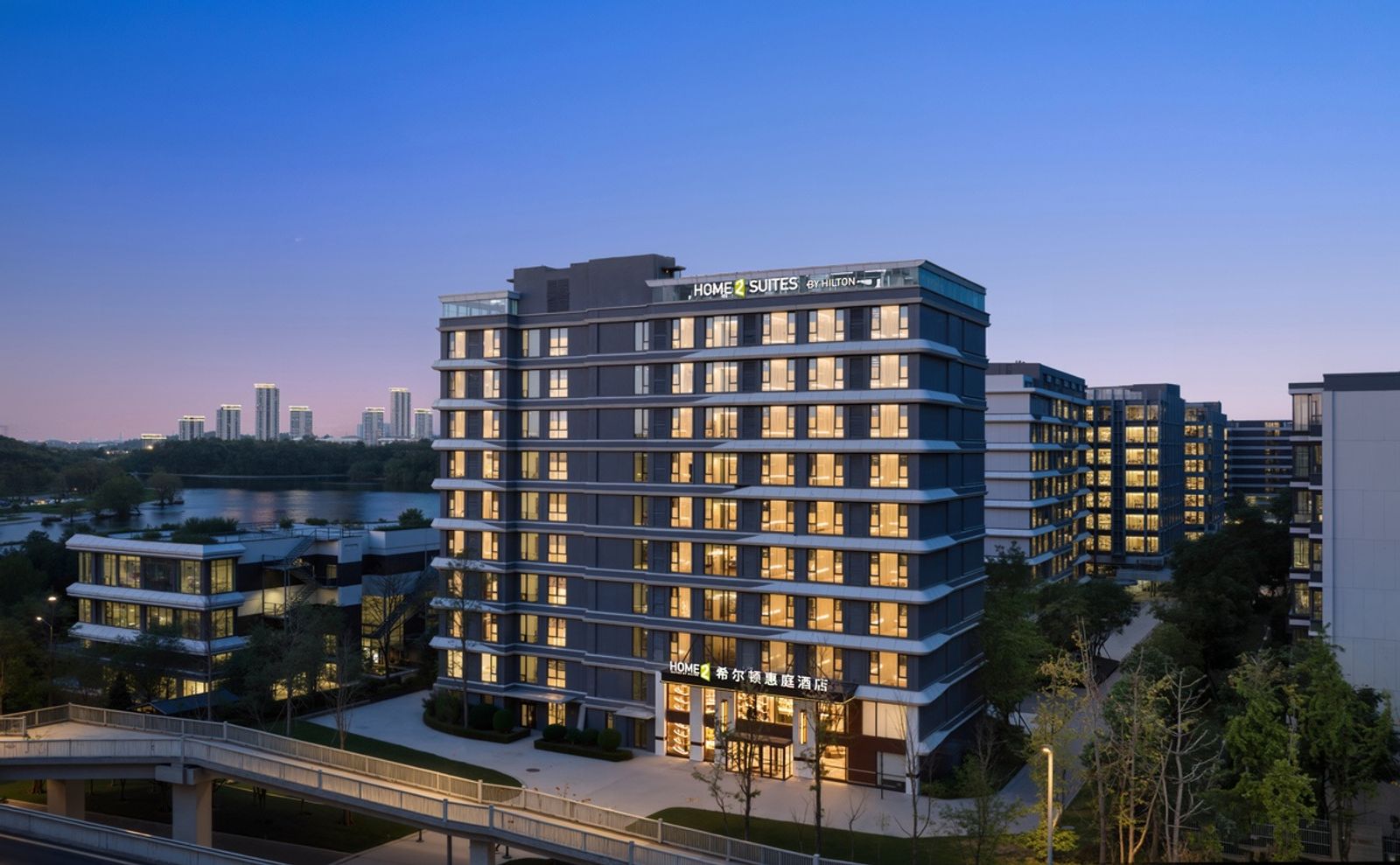 成都天府新区云龙湾希尔顿惠庭酒店