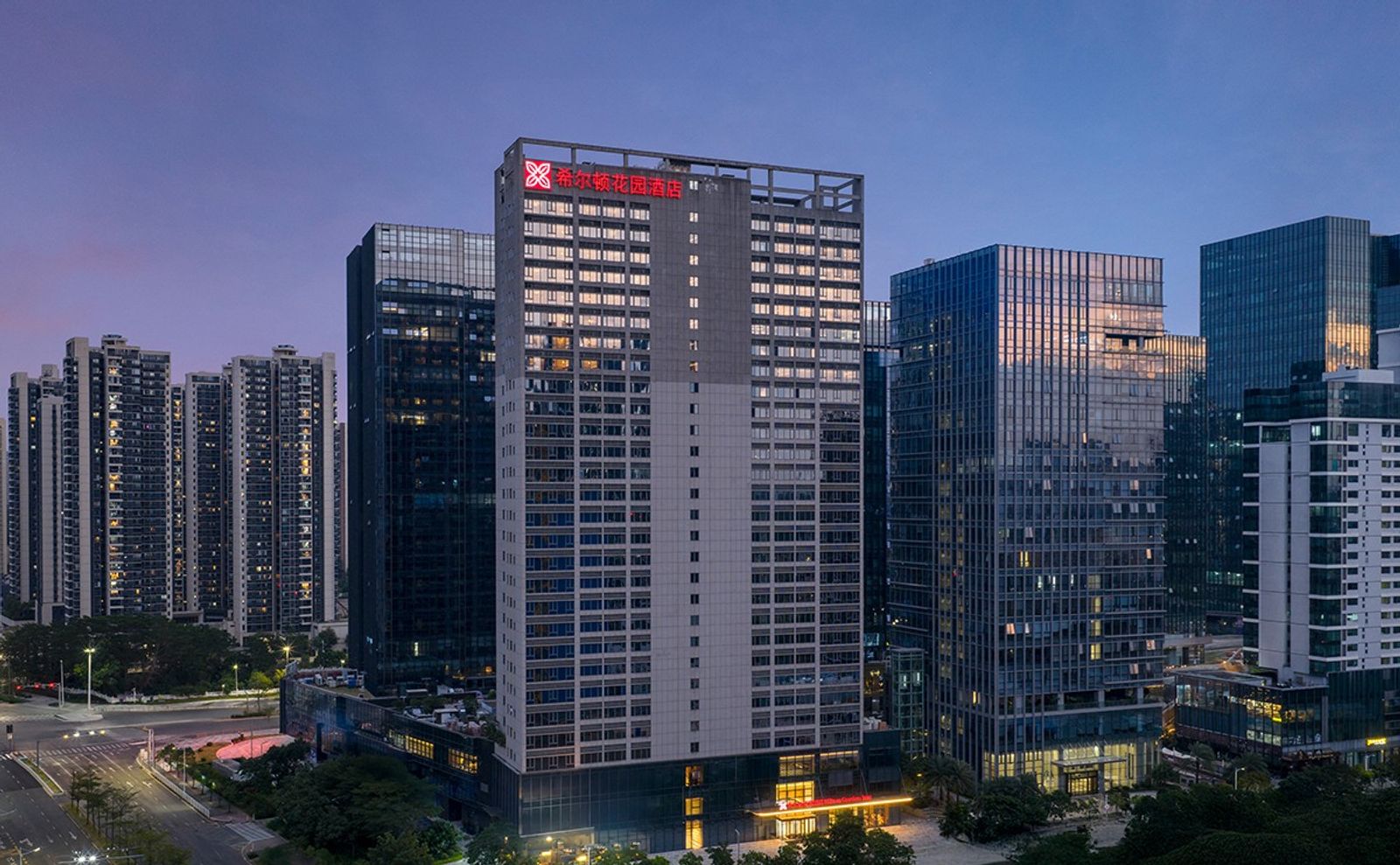 深圳坪山潮商广场希尔顿花园酒店