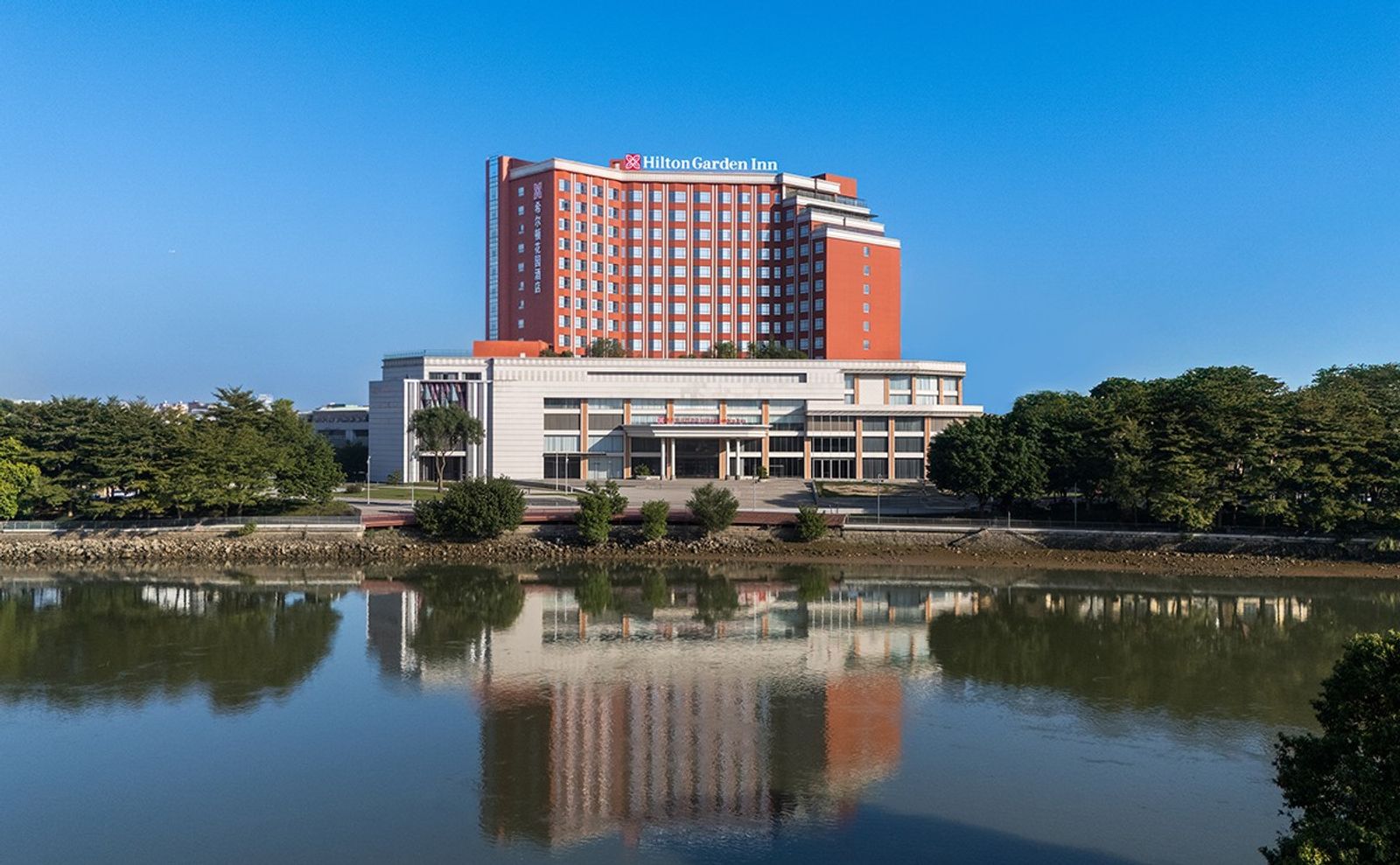 东莞万江江景路南华希尔顿花园酒店